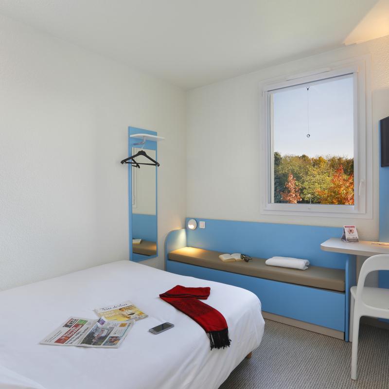 First Inn Les Ulis - chambre