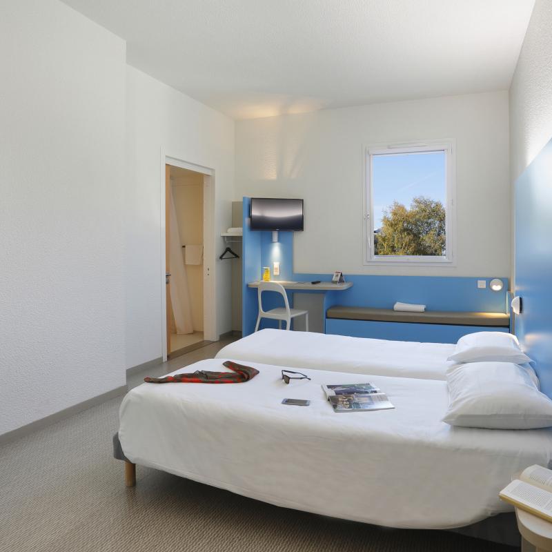 First Inn Les Ulis - chambre