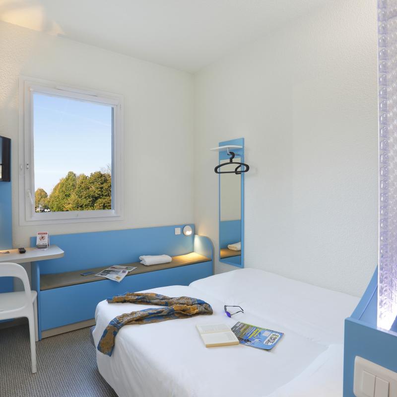 First Inn Les Ulis - chambre