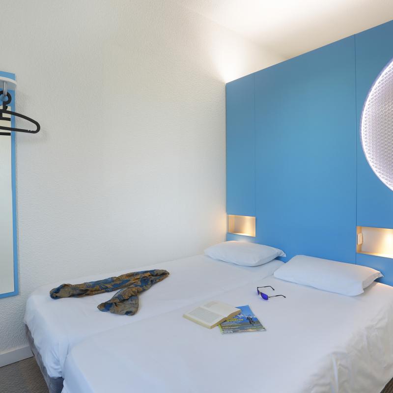 First Inn Les Ulis - chambre